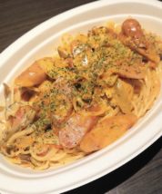 キノコとソーセージのトマトクリームパスタ