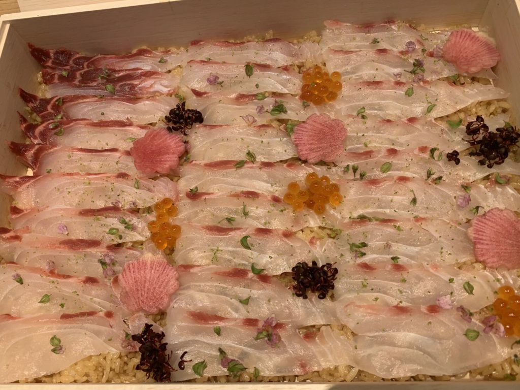 くずし之助：木箱入り熟成真鯛赤寿司