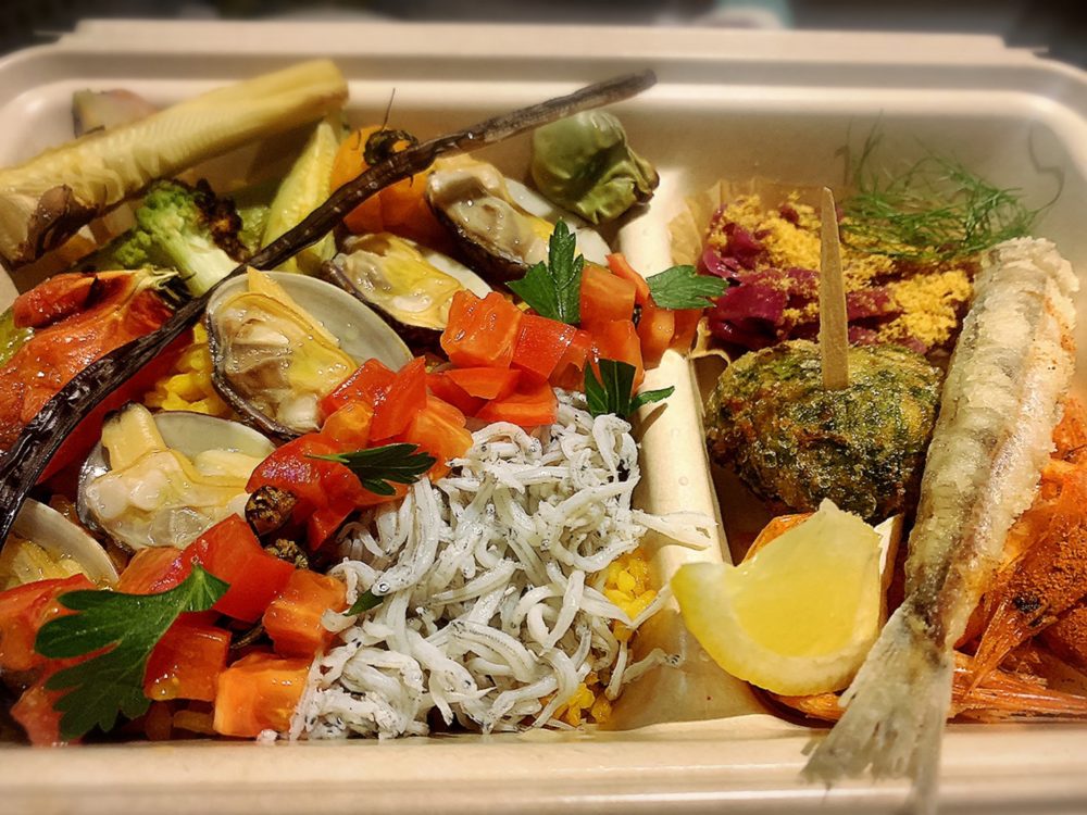 オーシャンビストロトゥクトゥク：遠州灘と浜名湖の魚介のスープを使ったトゥクトゥク人気のパエリア弁当
