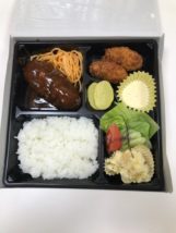 ティ＆リュウ：ハンバーグとカニクリームコロッケ